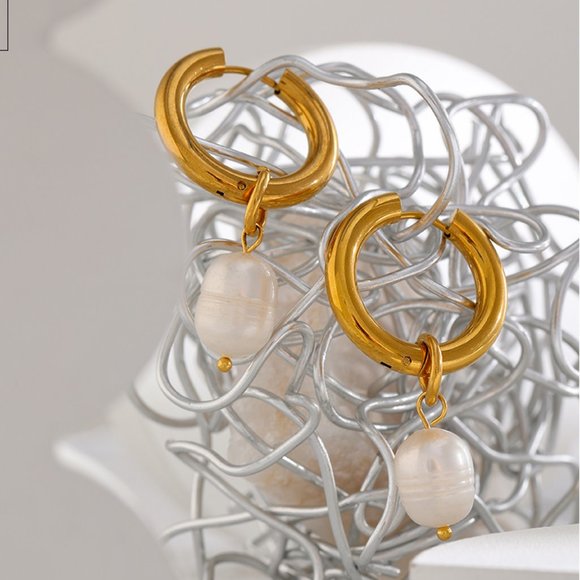 ^NEW 18K Gold Plated Fresh Pearl Drop Round Hoop Earrings - Picture 8 of 9